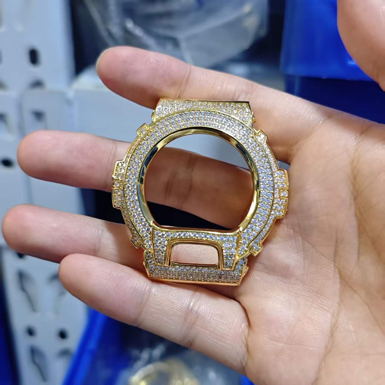 غطاء ساعة يد من UWIN مرصع بأحج - مراجعة Stones Watches & Jewelry In Sweden Ab وسعره