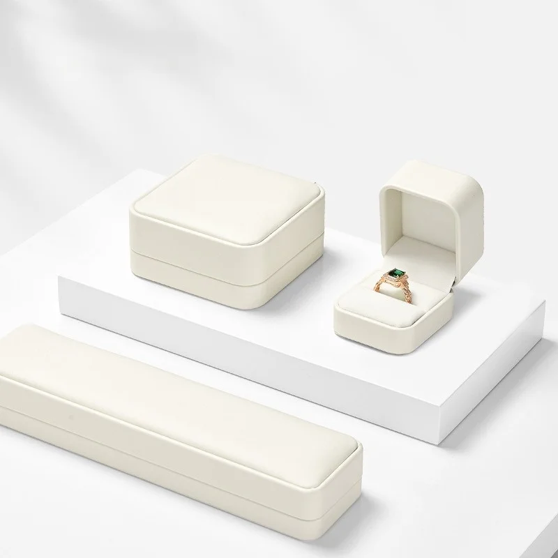 صندوق خاتم فاخر لاقتراح الزفاف - مراجعة Jc Jewelry & Watches وسعره