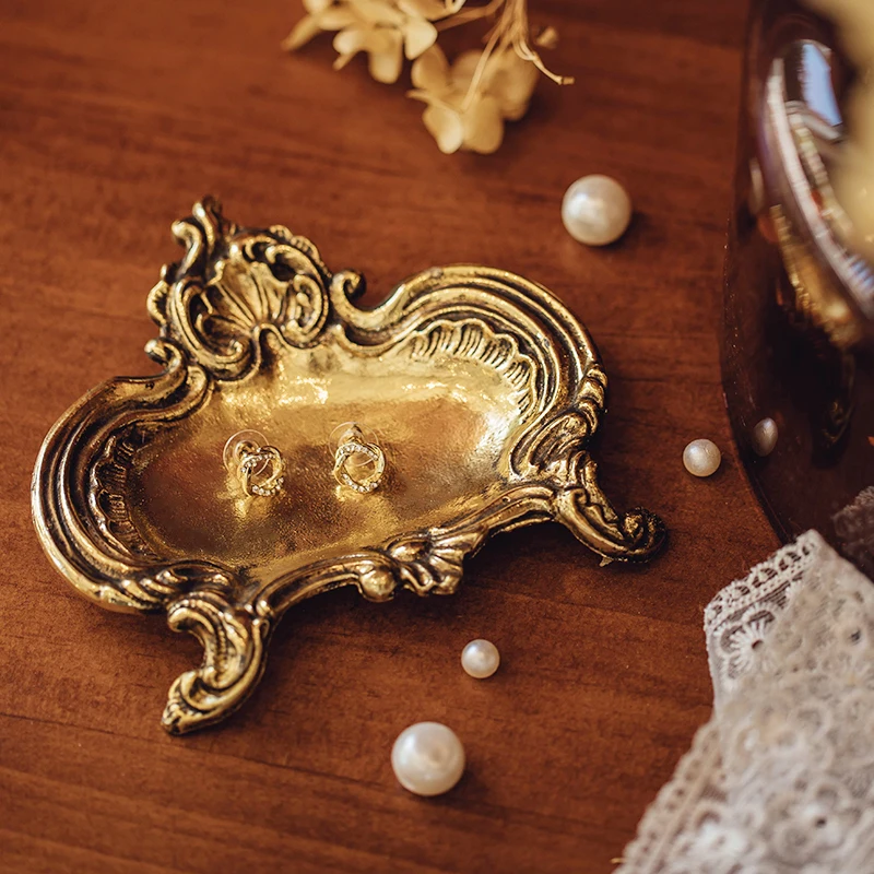 طبق مجوهرات فرنسي عتيق فاخر، ط - مراجعة Are Watches Jewelry Or Accessories وسعره